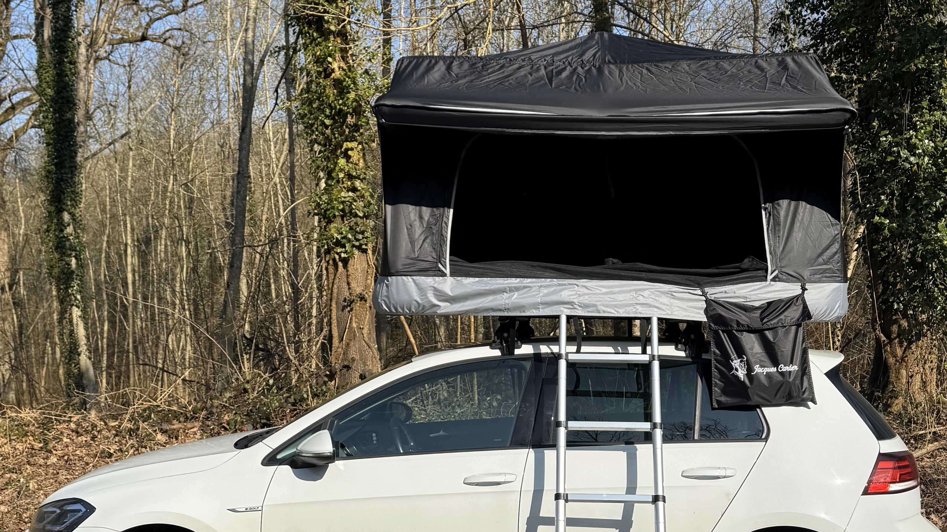 Tente de toit gonflable : l'accessoire indispensable pour vos aventures en pleine nature